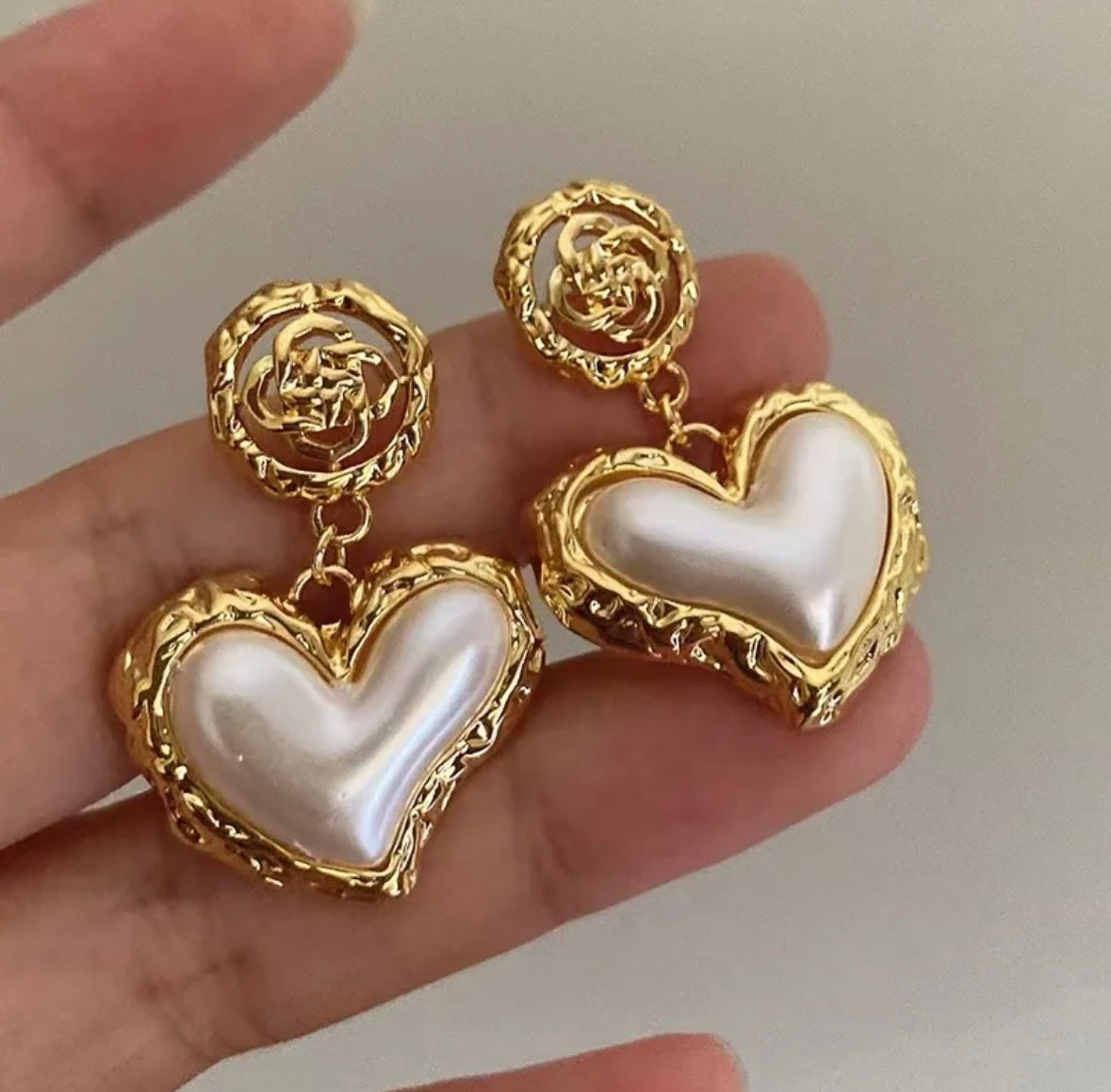 White Marvel Golden Framing Heart Drop Earrings