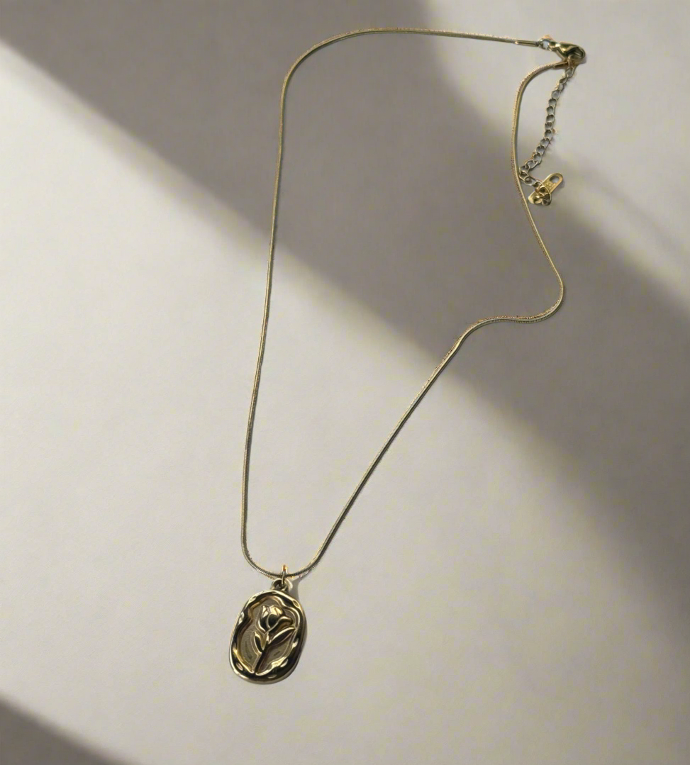 Trending Rose Pendant Necklace