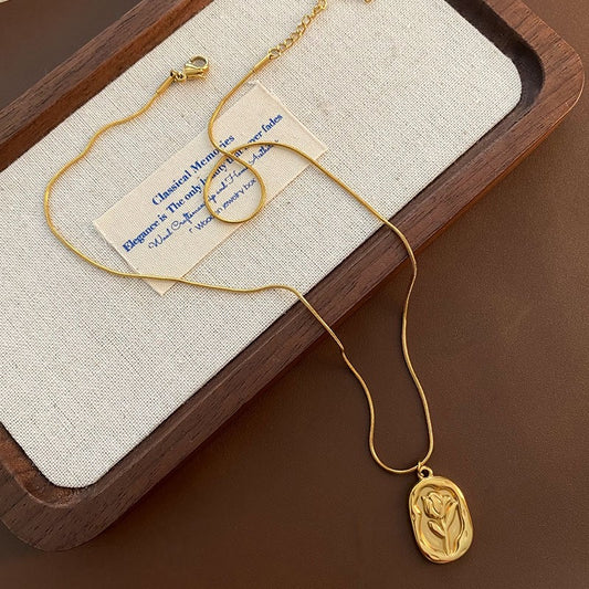 Trending Rose Pendant Necklace