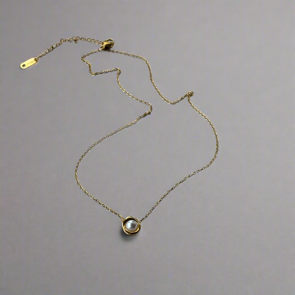 Gold Pearl Pendant Necklace