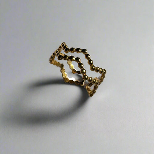 Abstract Wave Pattern Gold Ring