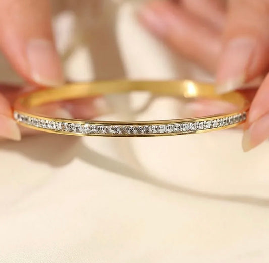 Small Size Minimal Studded Diamond Bracelet